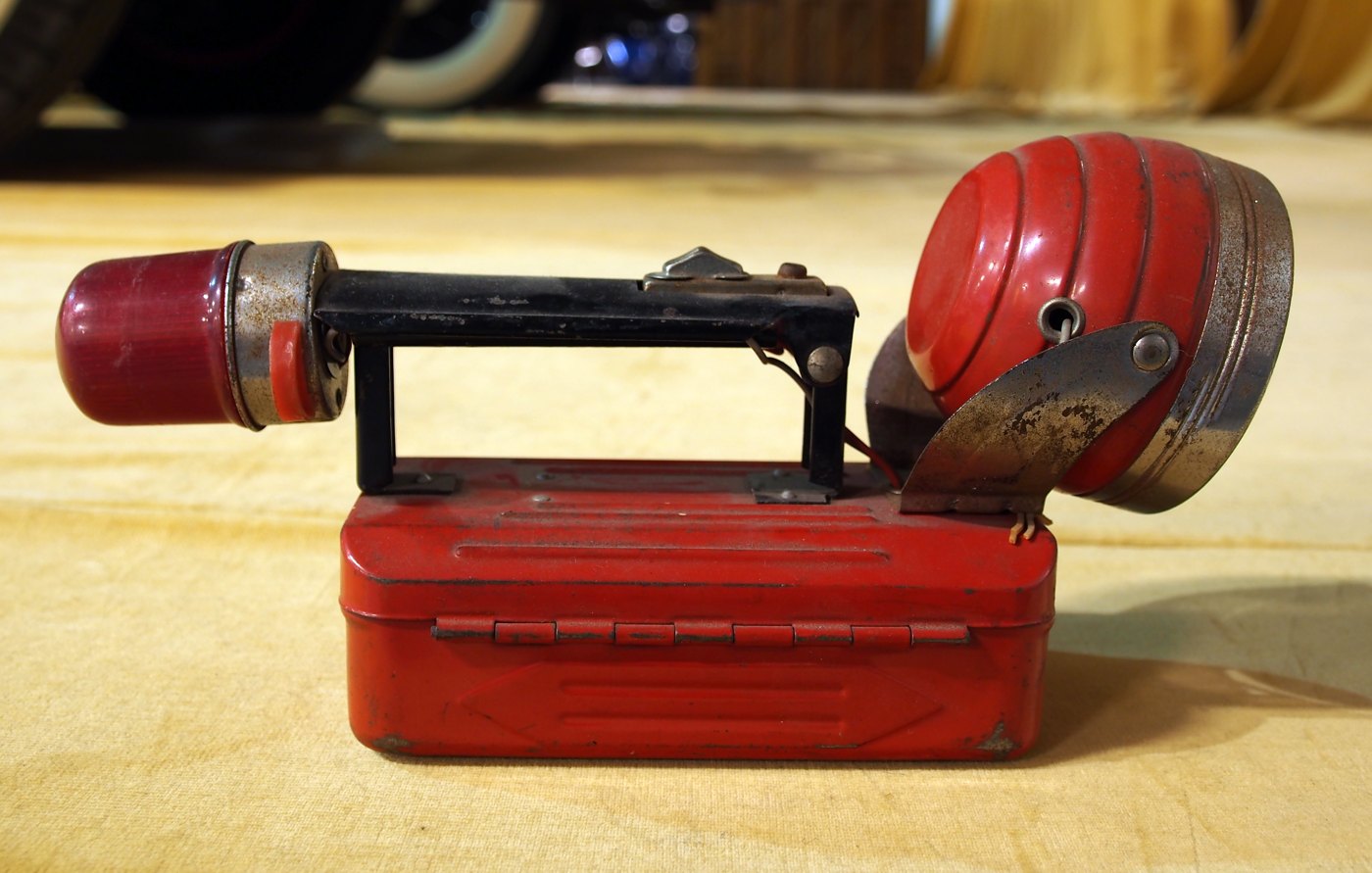 Vintage portable automotive inspection light